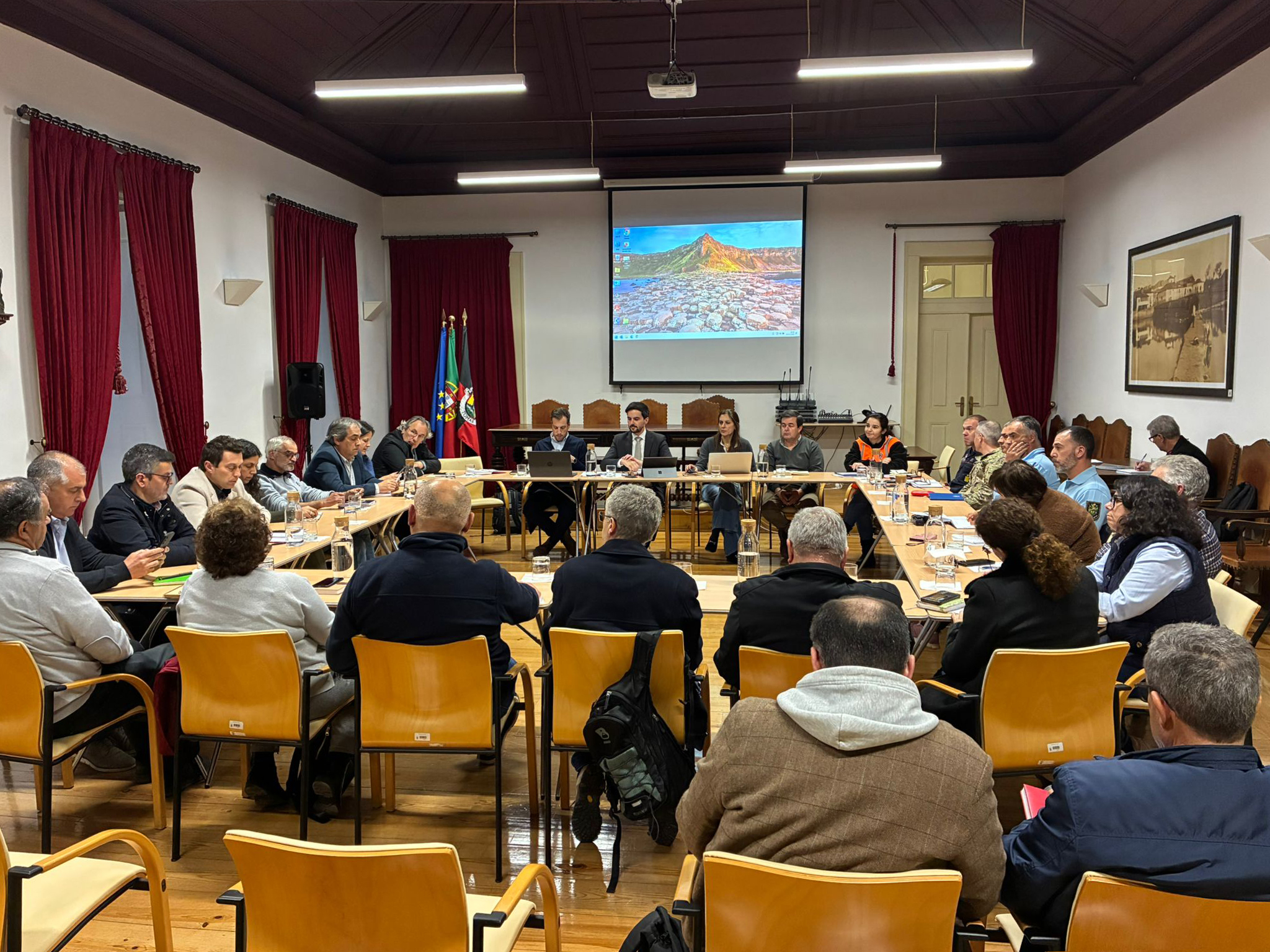 Comissão Municipal de Emergência analisa impactos da tempestade Kristin no concelho